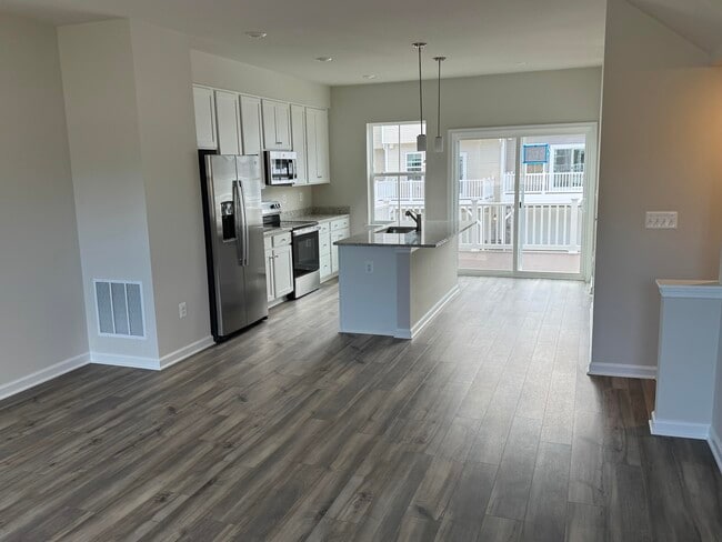 Photo - 350 Watercourse Dr