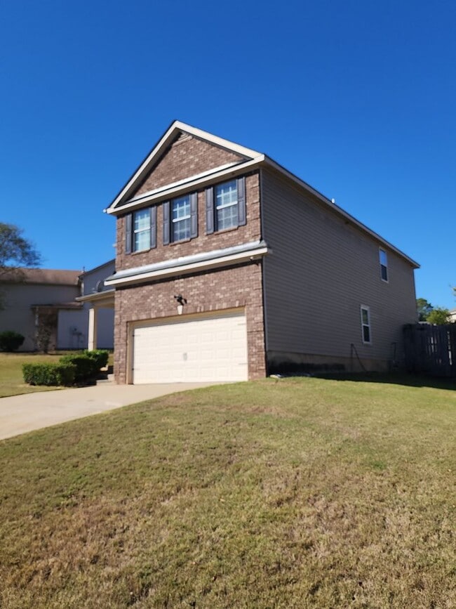 Photo - BEAUTIFUL 5 BEDROOM 3 BATHROOM HOUSE FOR RENT