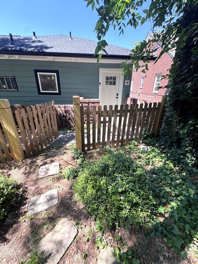 Building Photo - 681 Angier Ave NE Unit 681 Angier Ave NE 4