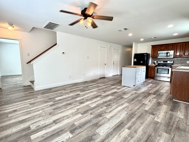 Photo - 529 W Metcalfe St