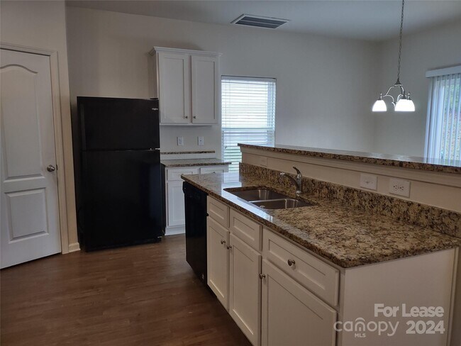 Photo - 6126 Purbeck Way