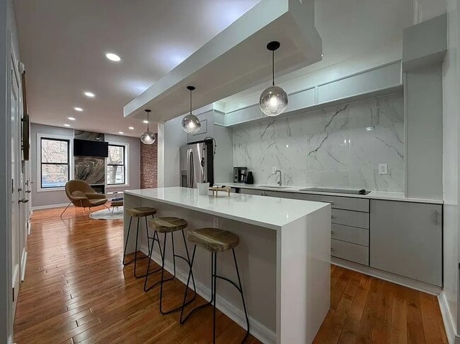 Building Photo - 671 Flatbush Ave Unit 2