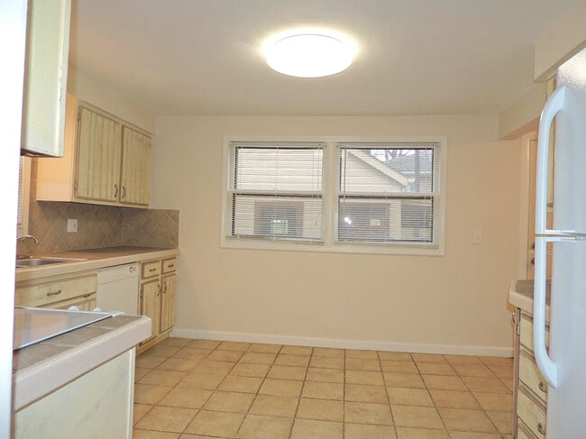 Photo - Extraordinary 4 Bedroom 2 Full Bathroom Co...