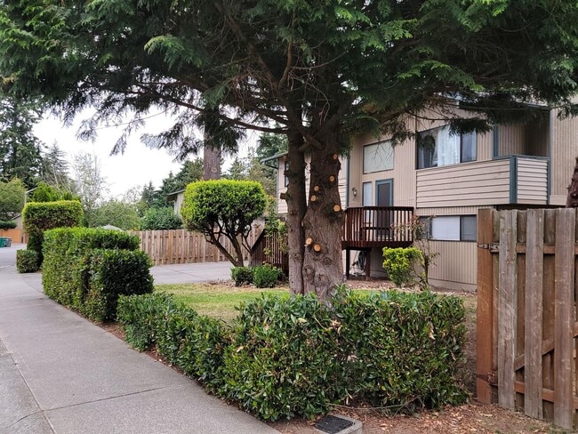 Photo - Federal way split level home - 3 bedrooms 2 bathrooms, AC, RV parking, EV Chargers and more, Avai...