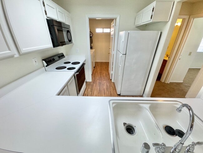 Photo - BRIGHT 2-BED CONDO LOCATED CENTRAL LAS VEGAS CONDO