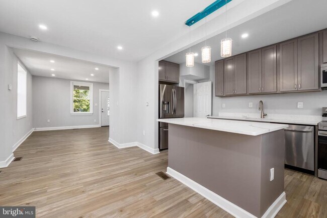 Photo - 1401 18th Pl SE