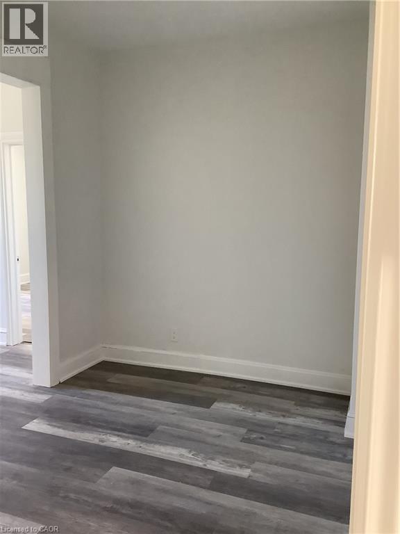 Photo - 90 Kent St S