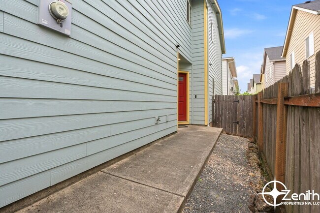 Photo - 5618 NE 74th Ct