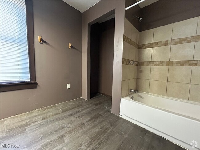 Building Photo - 5910 Pilsen Ave Unit UP Rental