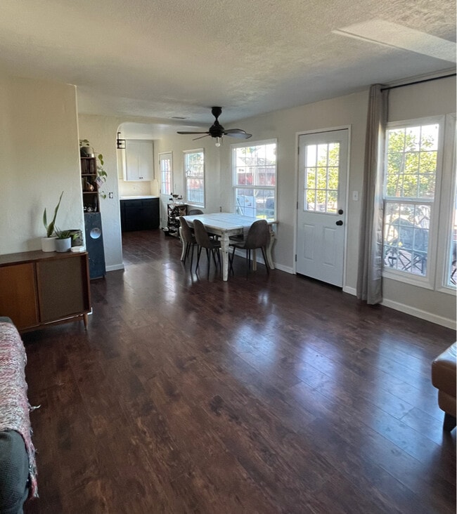 Photo - 6462 Birchwood St