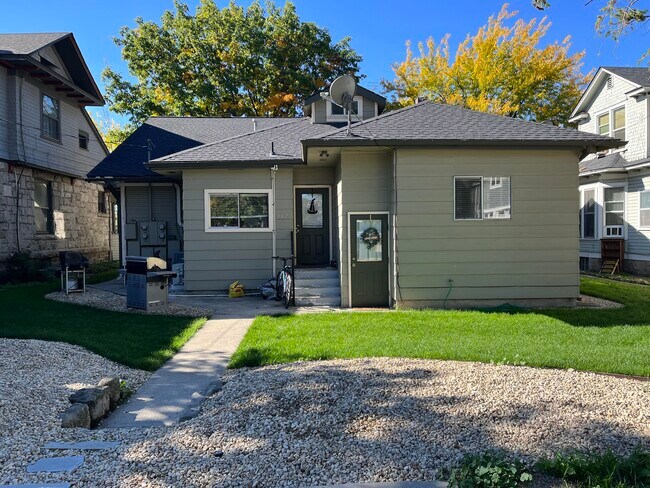 Photo - 1208 W Franklin St Unit 102