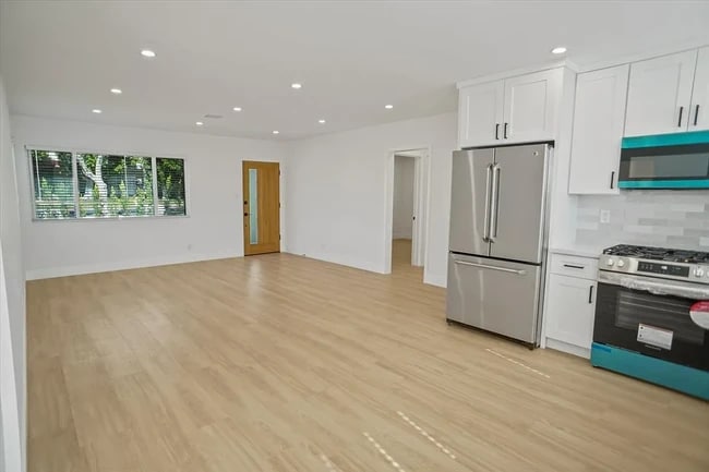 Photo - 21330 Lemarsh St