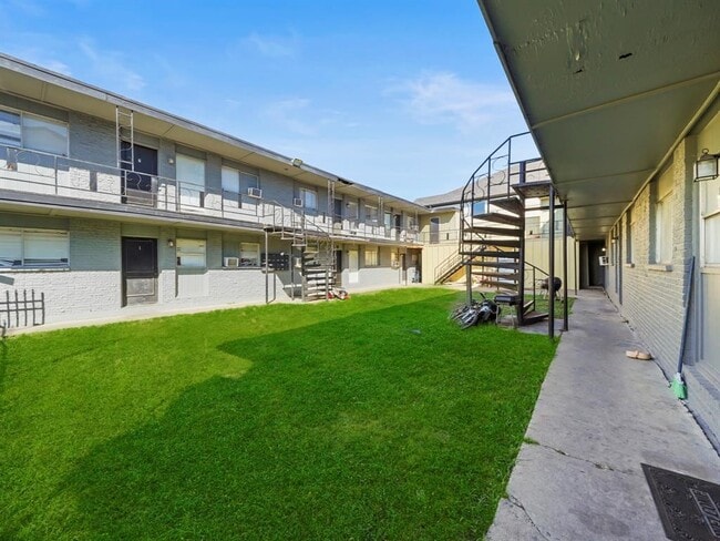 Building Photo - 4525 Balkin St Unit 10 Rental