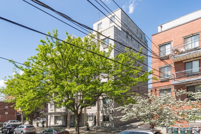 Photo - 76-01 113th St