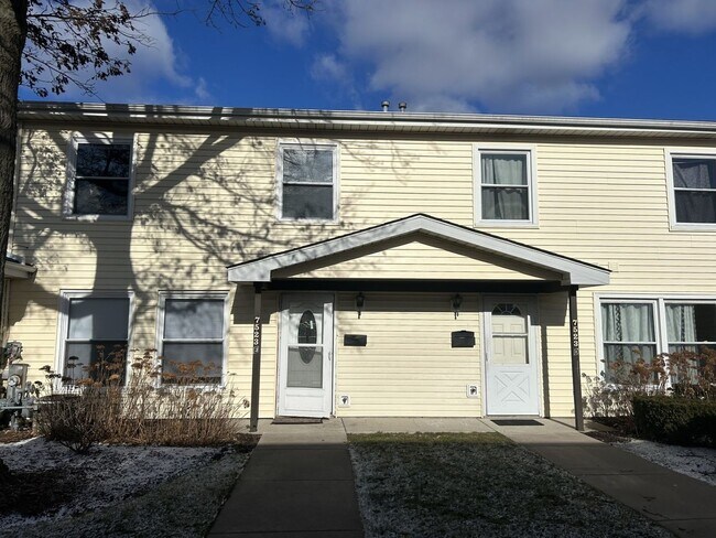 Photo - 7523 Bristol Ln Townhome