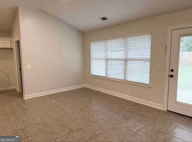 Photo - 206 Willow Dr