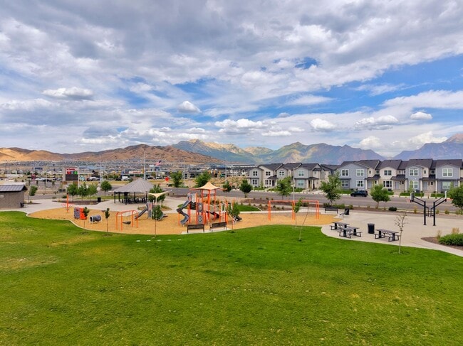 Photo - Spacious 3 Bed, 2 Bath Condo in The Exchange – Lehi, UT
