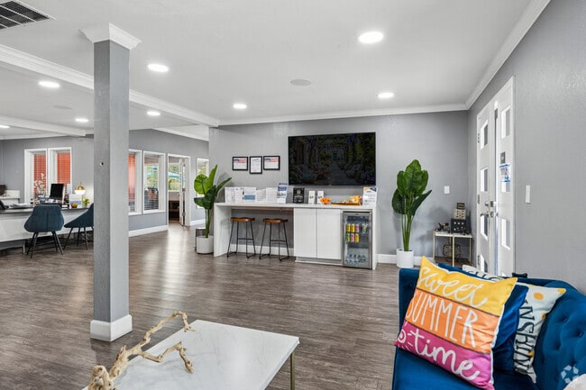 Highland Pinetree Apartments