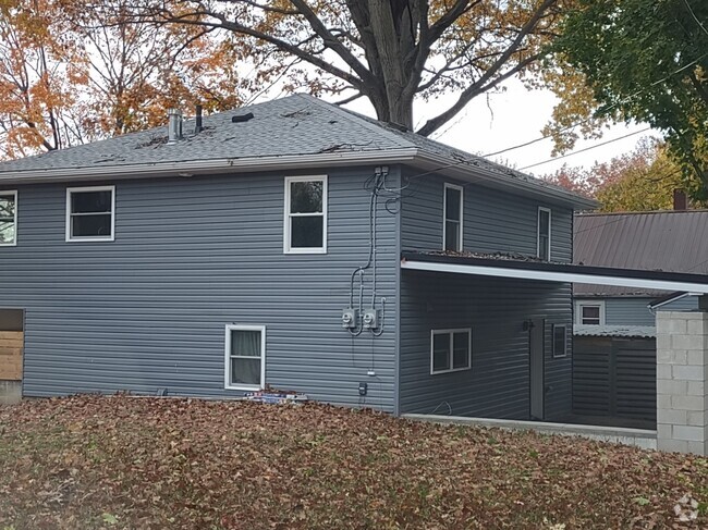 Building Photo - 416 E Larwill St Unit Rear Duplex Upper Rental