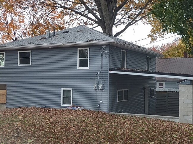 Exterior duplex - 416 E Larwill St Apartments Unit Rear Duplex Upper