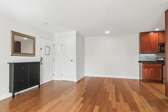 Photo - 4704 Euclid Ave Unit 2D