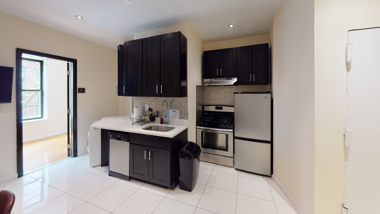 Photo - Private bedroom in 4 bed/2 bath Home