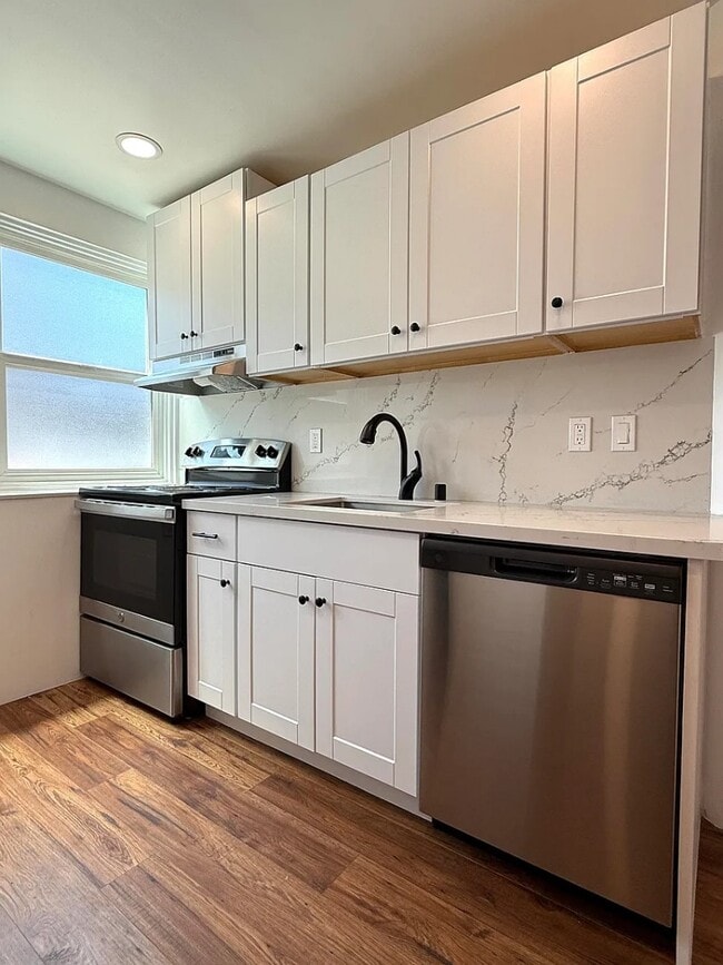 Photo - 513-531 Belden St Apartments