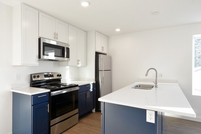 Photo - 2909 Grand St NE Unit 2