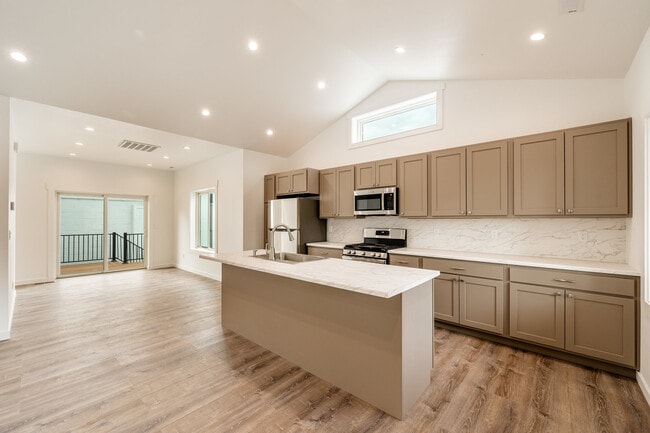 Photo - 519 N Gould St