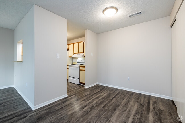2BR, 1BA - 850SF/Dining Room