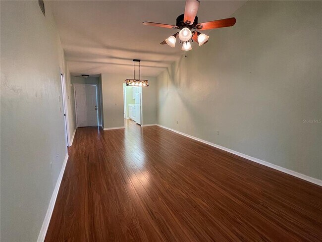 Photo - 720 E Gilchrist Ct