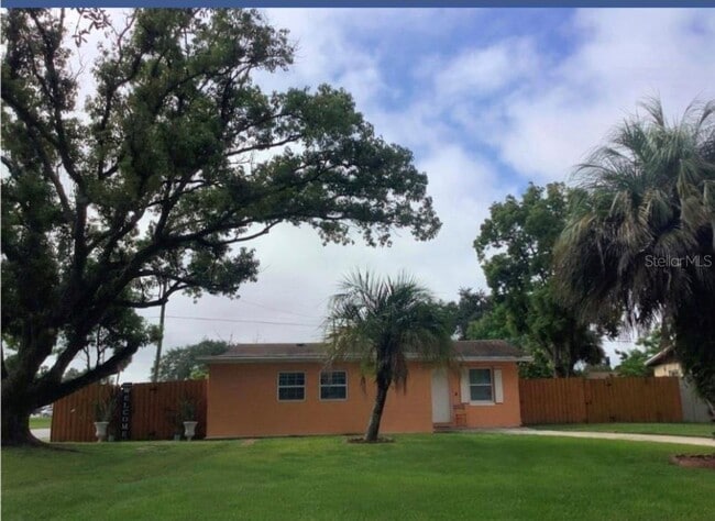 Building Photo - Beautiful 2/1  Apartment  NEAR FLORIDA MALL