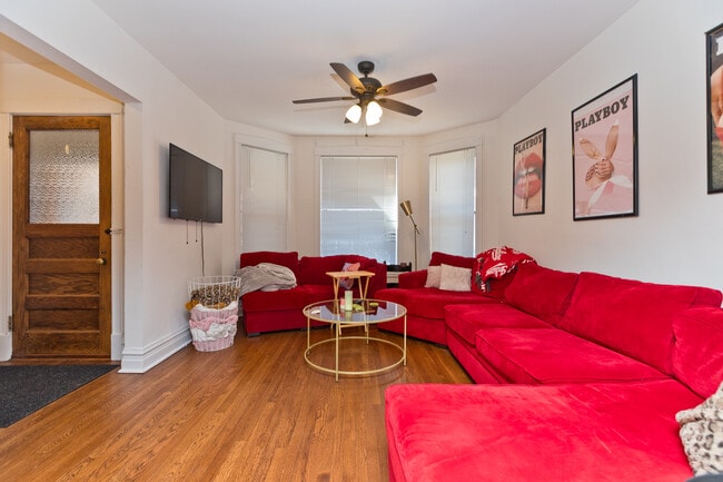 Photo - 1326 W Roscoe St Unit 1