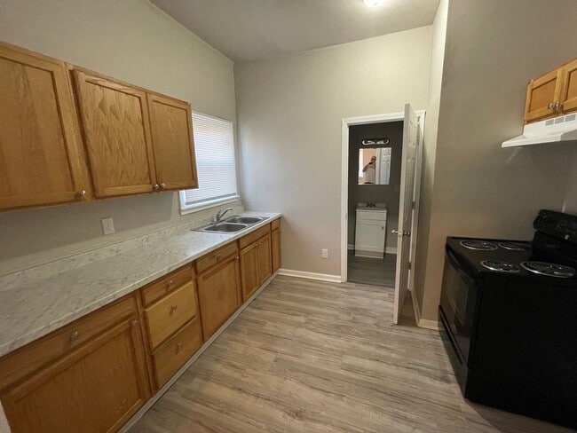 705 Live Oak St