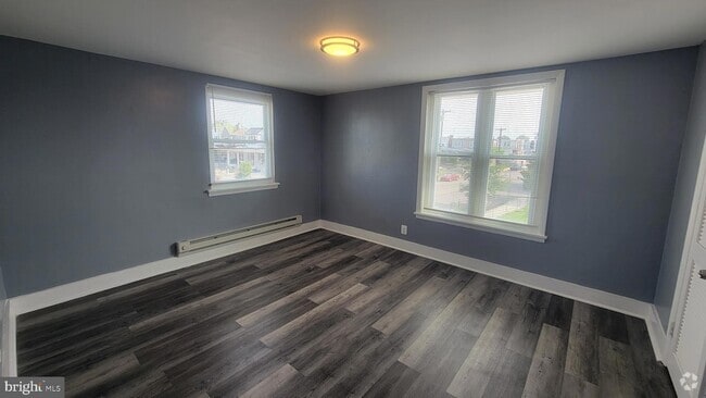 Building Photo - 600 E Carver St Unit 2ND FLOOR Rental