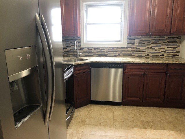 First Floor Apartment - 48 Cypress Ave Apartments Unit 1