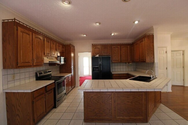 Photo - 228 Sunset Dr SE