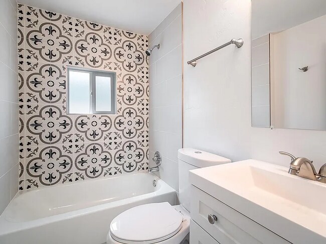 Photo - 1017 E West Cir Dr Unit 1