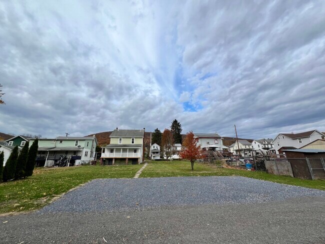 Photo - 423 Center St