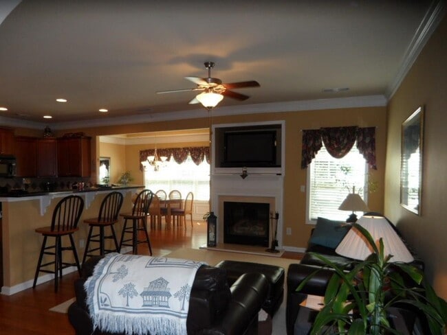 Photo - 5040 Hastings Terrace