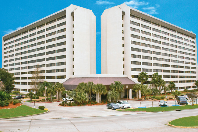 Front Entrance - Bluebonnet Towers - ALL UTILITIES INCLUDED Apartments