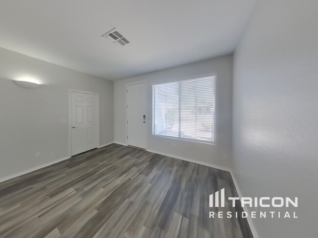 Photo - 4333 E Ivanhoe St