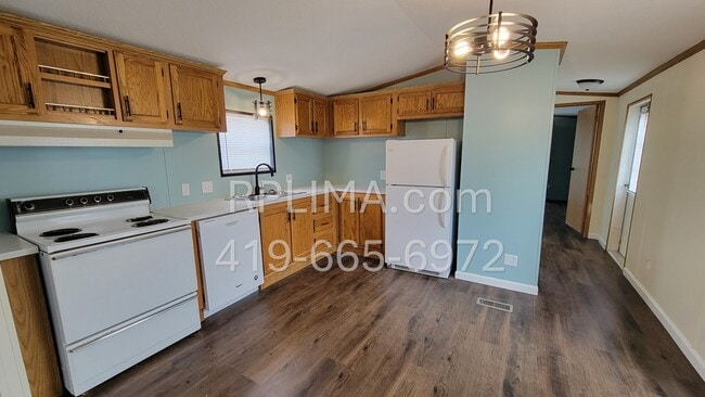 Photo - 302 W Main St