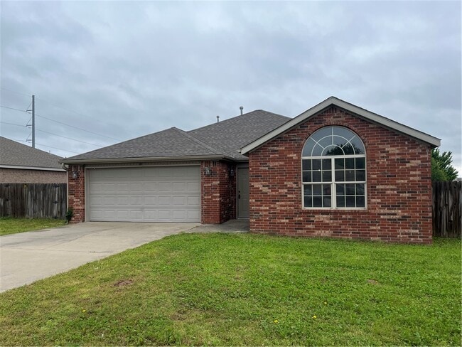 Building Photo - 121 Willow Dr
