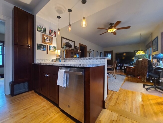 Kitchen - 528 19th Ave NE