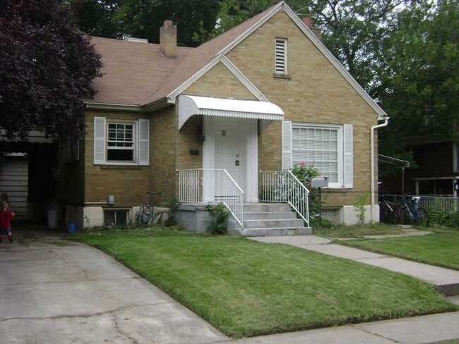 Building Photo - 235 N 400 E