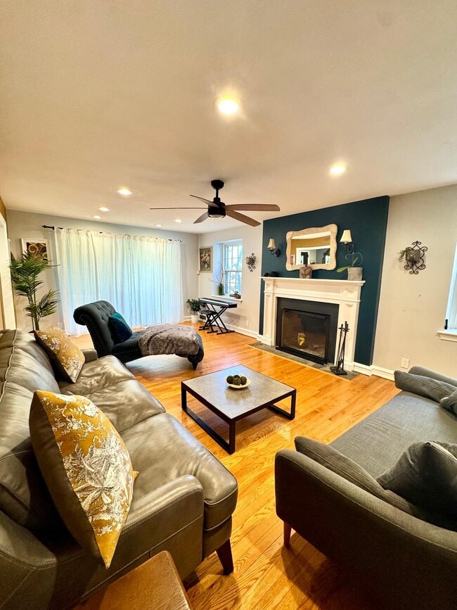 Photo - 611 Harvard Rd