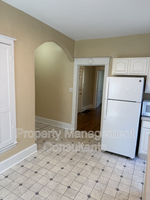 Photo - 1014 E 1st St