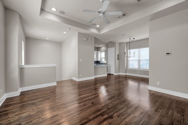 Photo - 932 Lester St