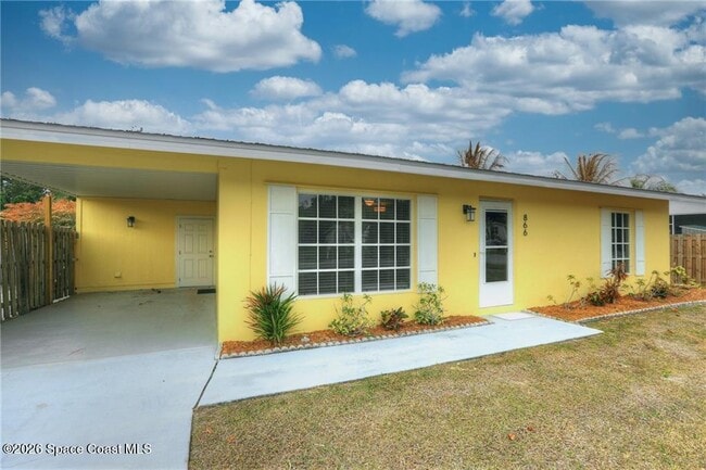 Photo - 866 Gilbert St